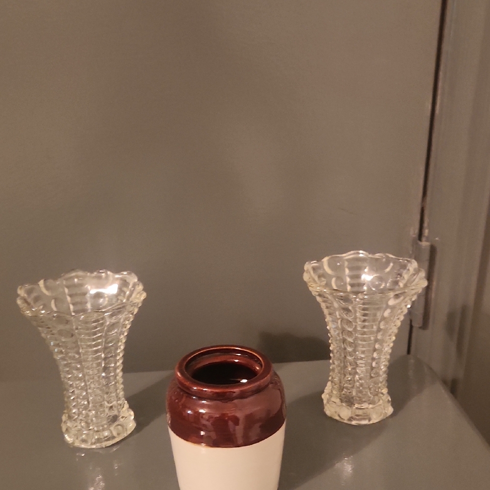 Elegant Glass Vase Set with Brown and Cream Mini Crock